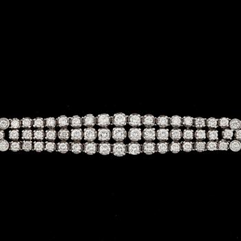 ARMBAND med briljantslipade diamanter totalt ca 5.50 ct.