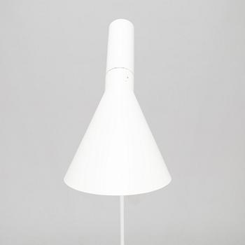 Arne Jacobsen, golvlampa AJ för Louis Poulsen Danmark.