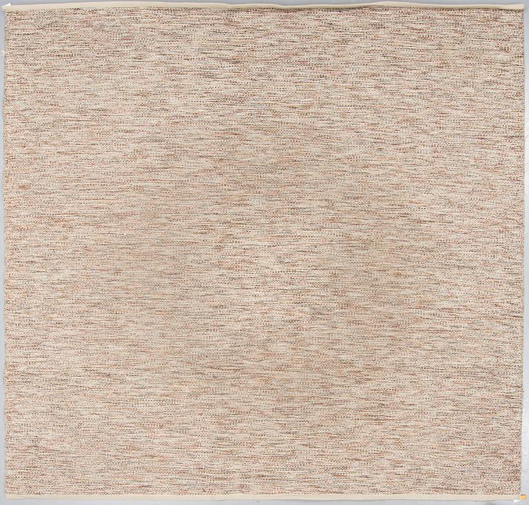 A CARPET, probably machine made, ca 281,5 x 281 cm, Kasthall.