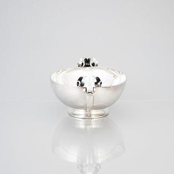 Harald Nielsen, jardiniere, Georg Jensen, Köpenhamn 1945-77, sterling, designnr 622B.