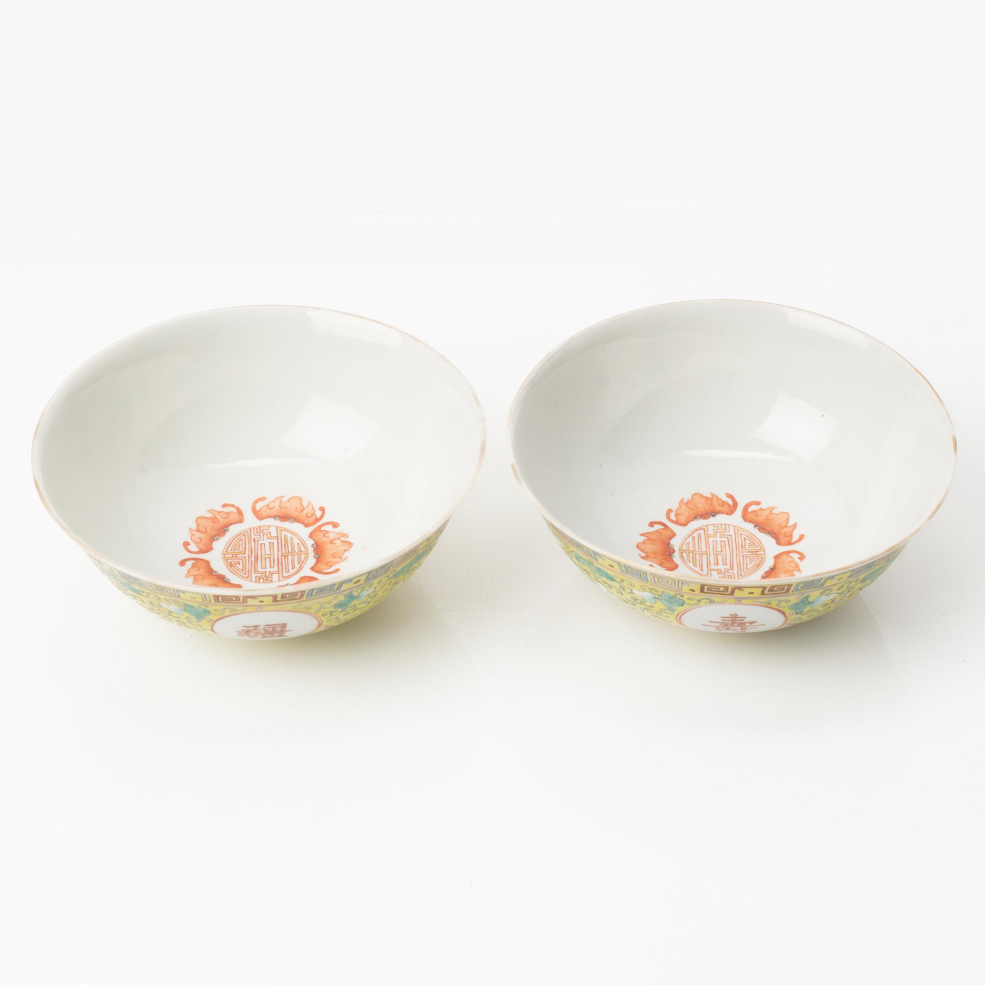 Skålar, två stycken. Kina, tidigt 1900-tal med Guangxus märke.