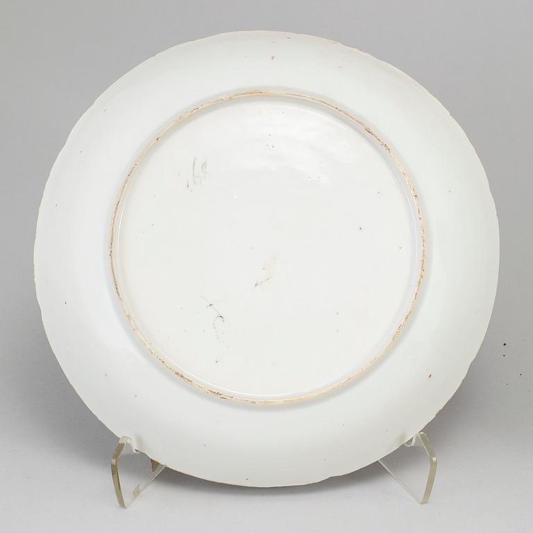 Two export dishes, Qing dynasty, 18th Century.