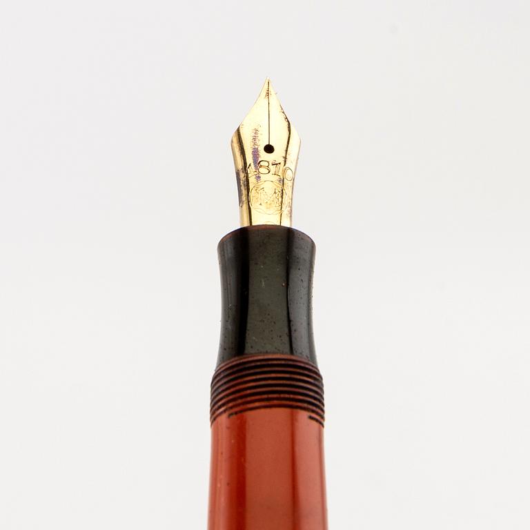 Montblanc reservoirpenna Masterpiece Coral Red "Simplo" nr 25 samt stiftpenna nr 33.