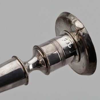 LJUSSTAKAR, ett par, silver, otydliga mästastämplar, Stockholm, 1827.