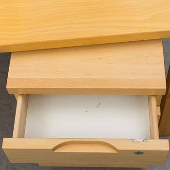 ALVAR AALTO, skrivbord med hurts, Artek, Finland, 1900-talets andra hälft.