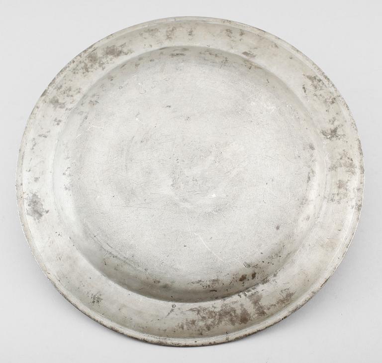 FAT, tenn, otydliga stämplar möjligen Baltzar Rokus, Arboga 1743-1788.