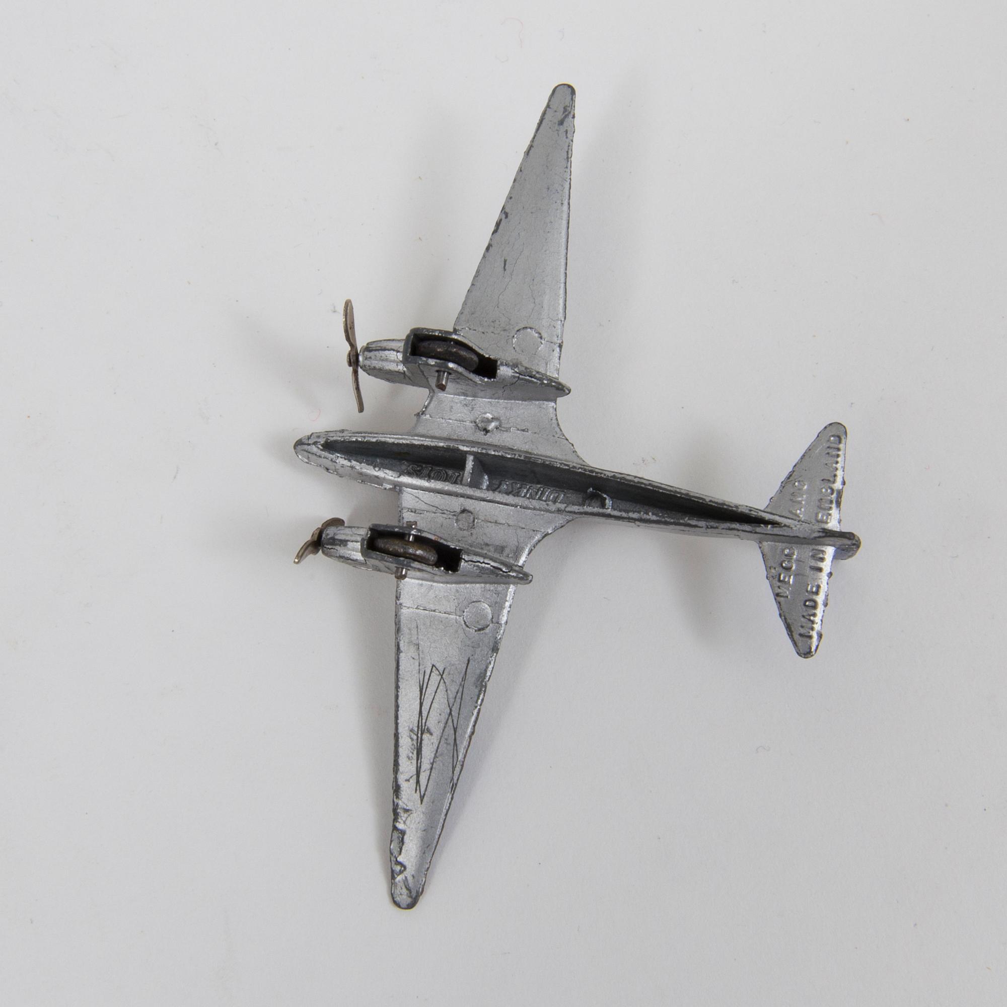 A Dinky Toys "Aeroplanes no 60" gift set, England, c. 1935.