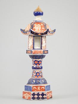 RÖKELSEKAR, porslin. Imari, Japan 1800-tal.