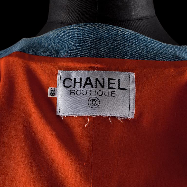 CHANEL,  tvådelad dräkt bestående av kavaj samt kjol.