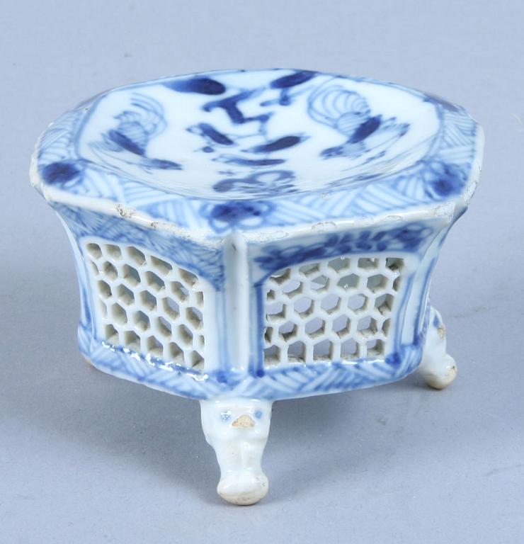SALTKAR, porslin, Kina, 1700-tal.