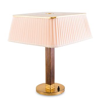 378. Paavo Tynell, A mid 20th century '5066' desk lamp for Taito Oy, Finland.