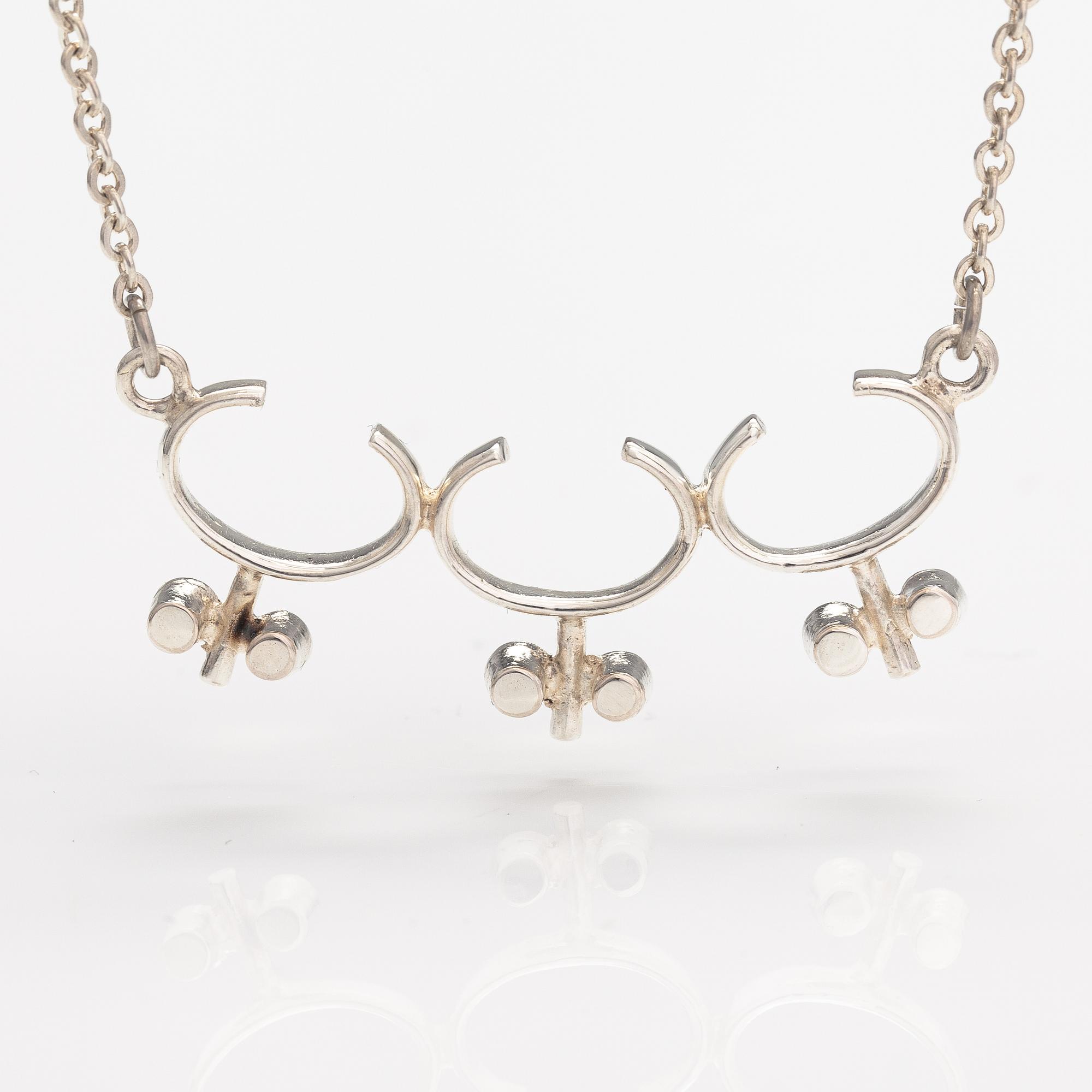 Jorma Laine, A silver necklace. Kultateollisuus, Turku 1967.