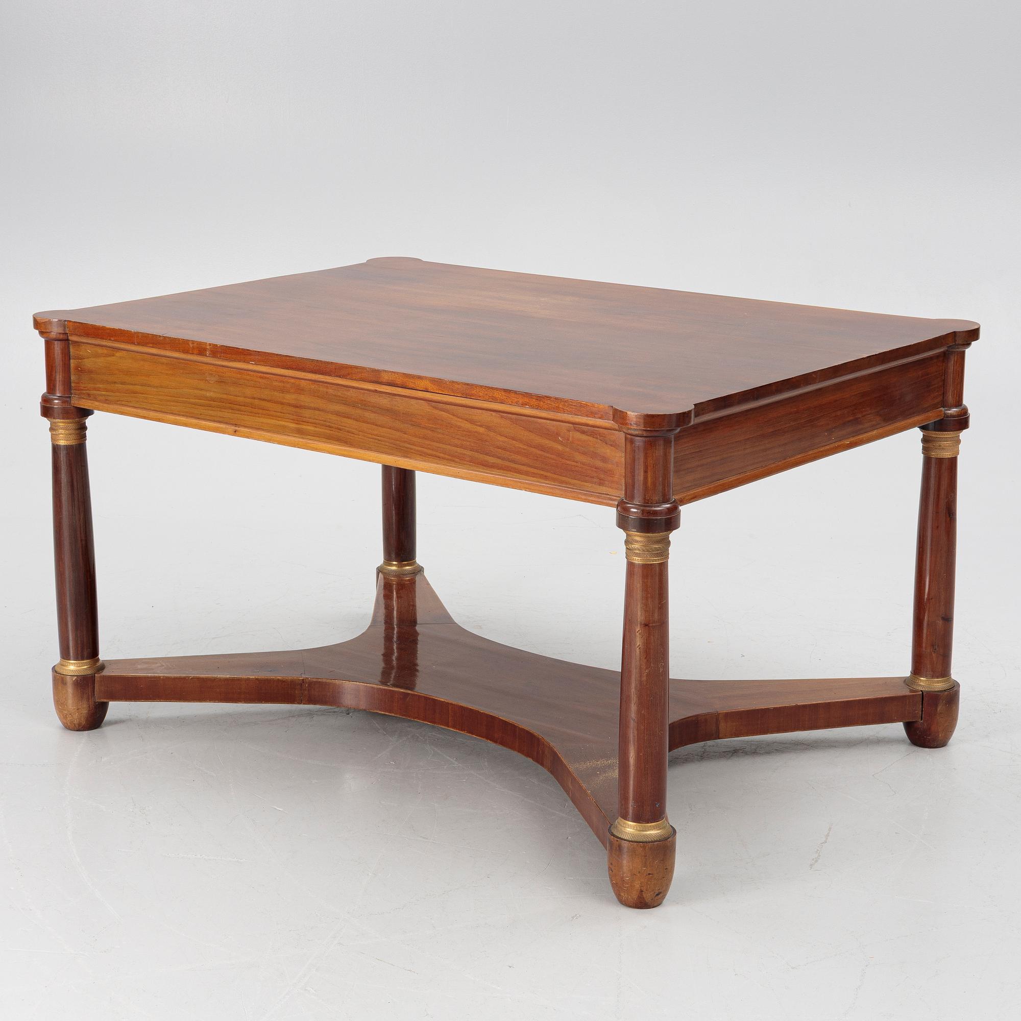 Skrivbord. Empirestil, omkring 1900.