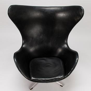 ARNE JACOBSEN, A 1960s arm chair "Egg chair" designed for Fritz Hansen, Denmark.