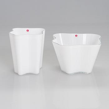 Alvar Aalto, lasiveistos,  "Aallon kukka", neliosainen, signeerattu Alvar Aalto Iittala 2001.