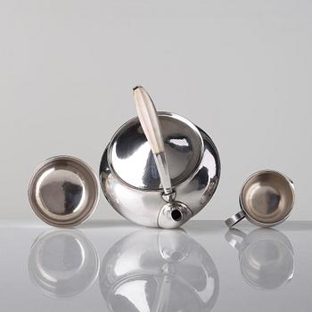 Harald Nielsen, a 3 pcs sterling tea service, Georg Jensen, Copenhagen 1945-77.