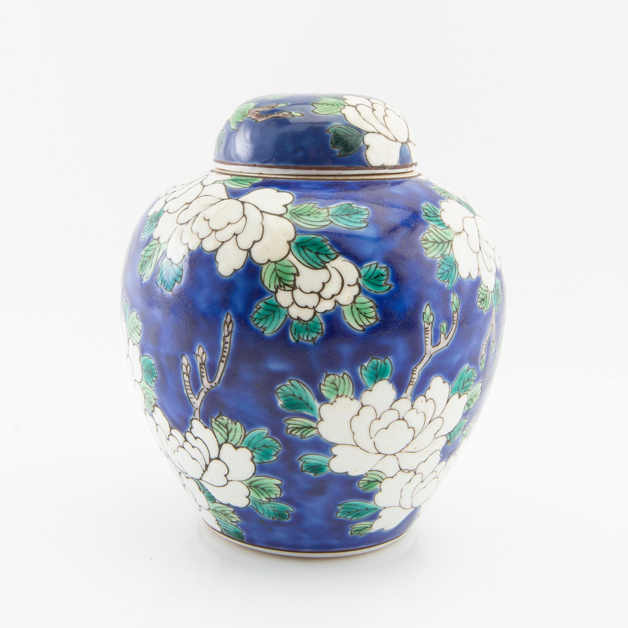 Vases 2 pcs urn and bowl Japan 20th century porcelain.