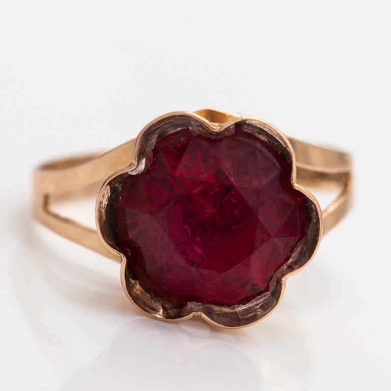 A 14K gold ring with a synthetic ruby. Kultamylly, Turku 1974.