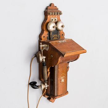 VÄGGTELEFON, L. M. Ericsson, Stockholm, 1900-talets början.