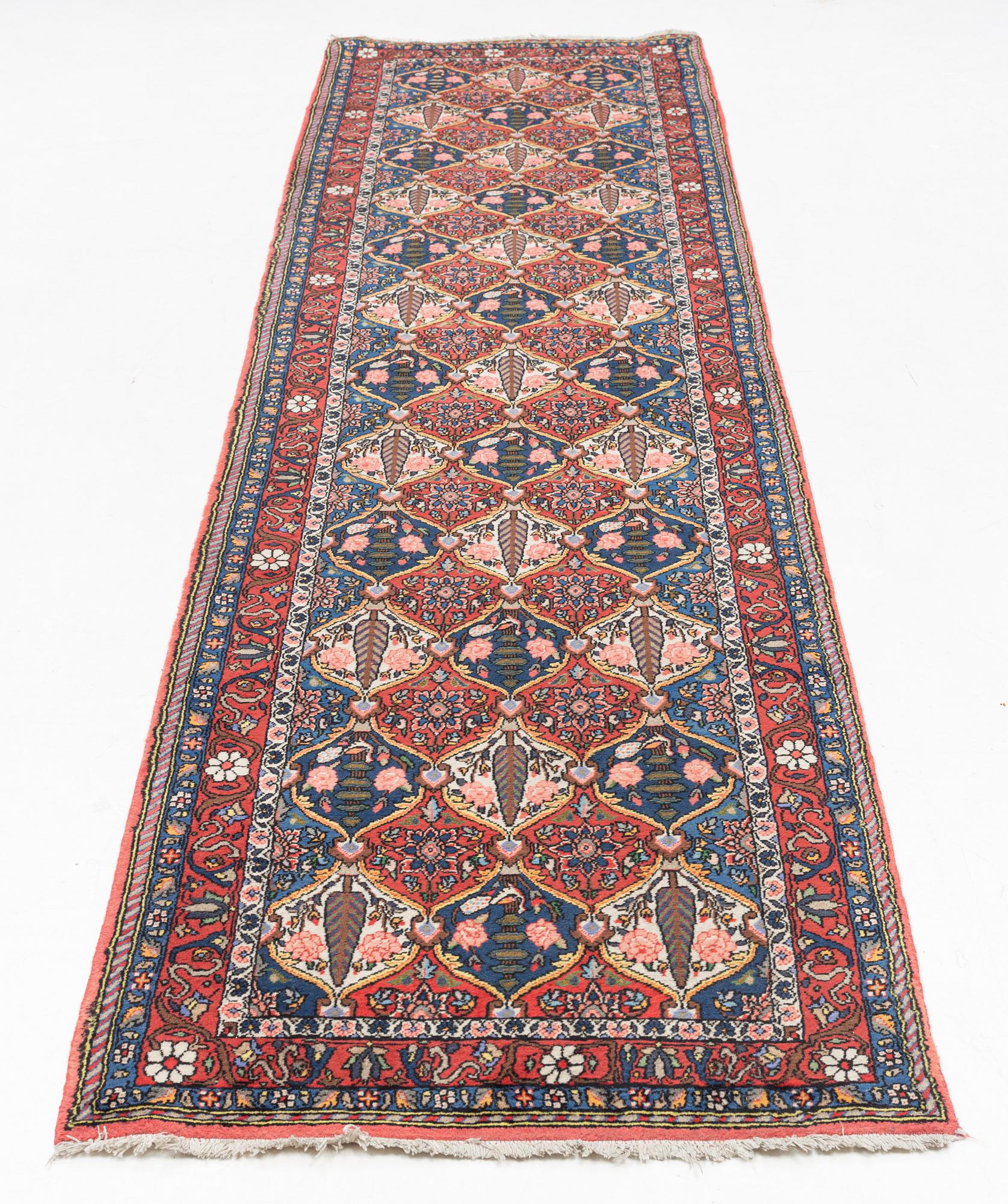 A Baktiari runner, c. 395 x 92 cm.