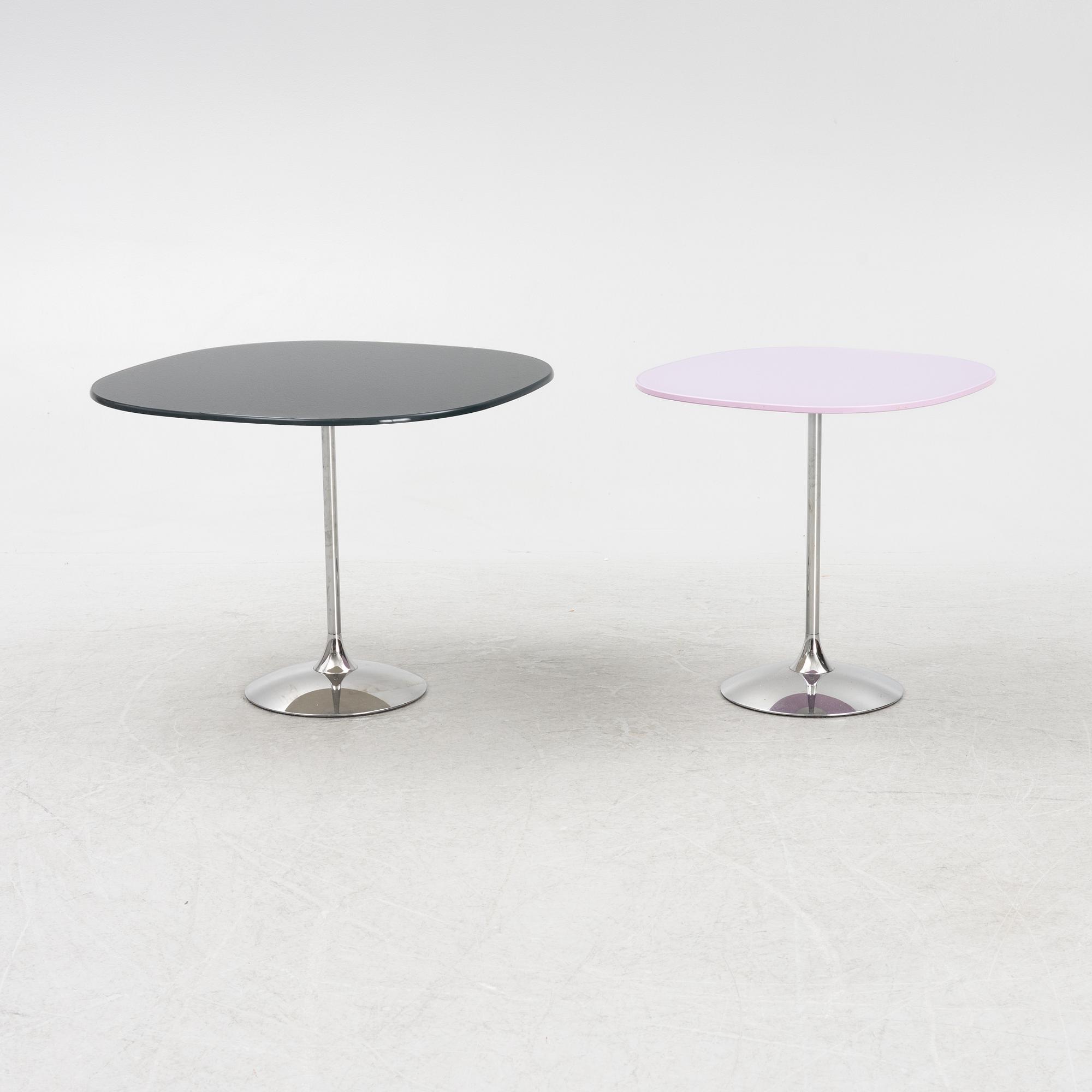 Sidobord, ett par, "Tulip coffee tables" by Arper.