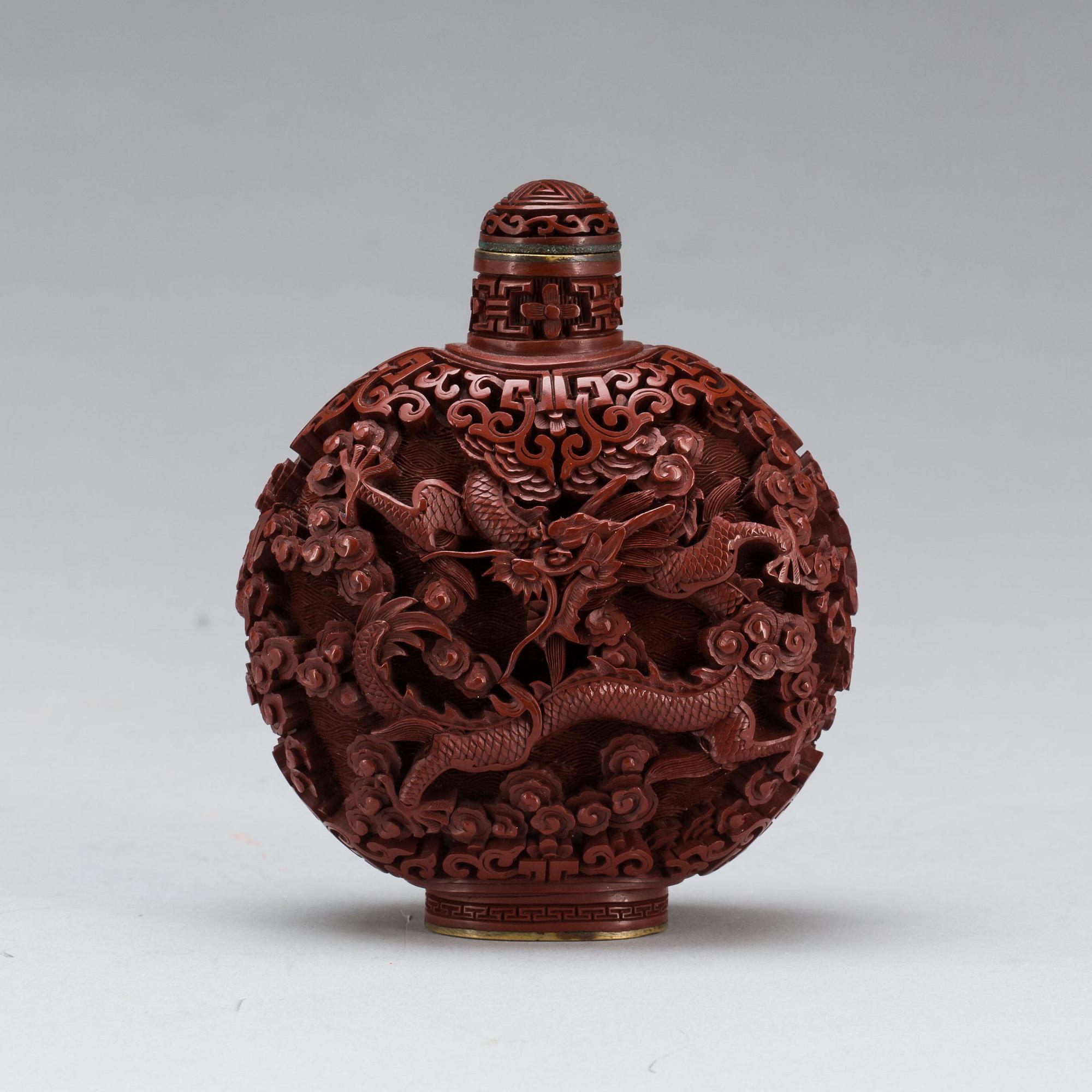 SNUSFLASKA, lackarbete, Kina. 1900-talets början.
