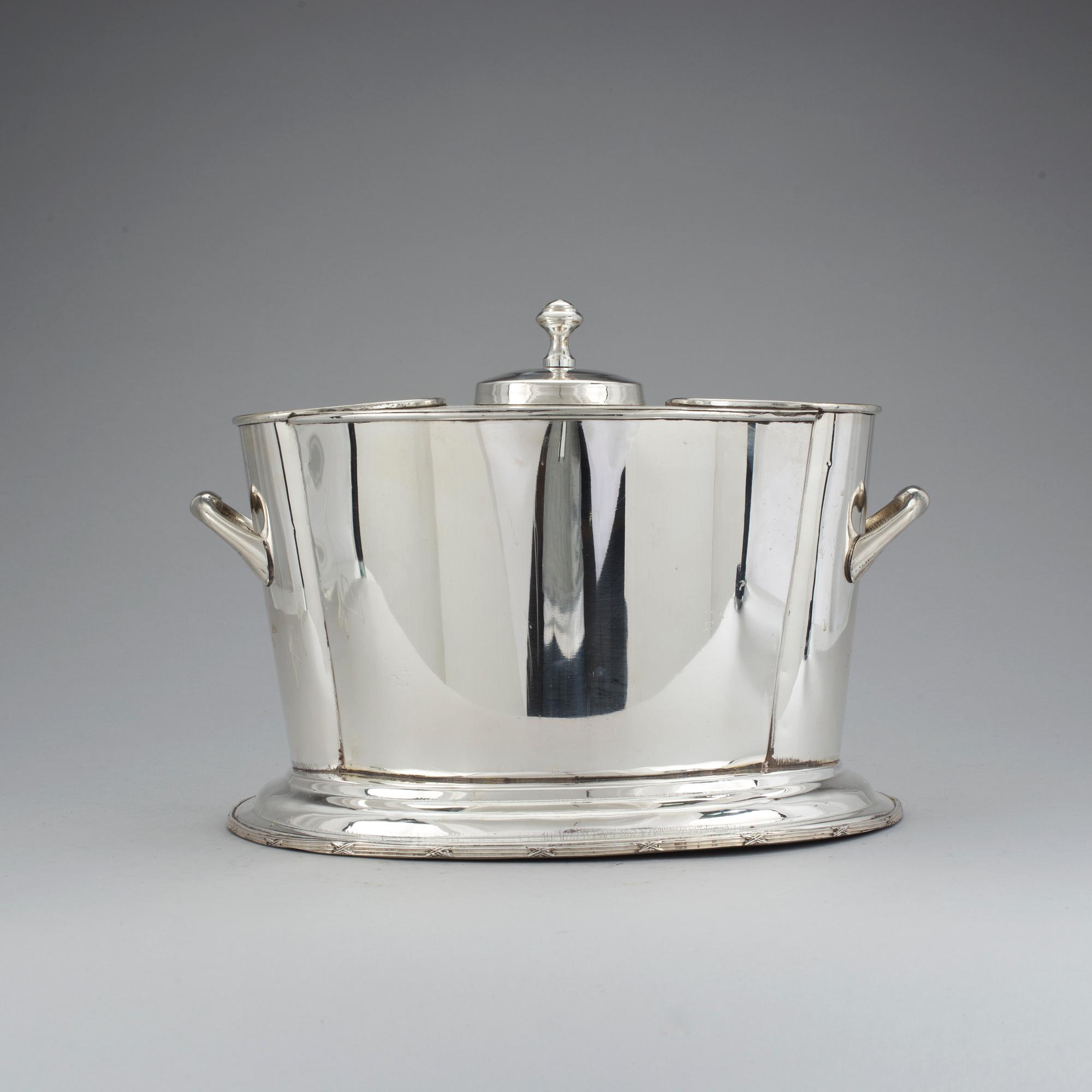 VITVINKYLARE, för två flaskor, 1900-talets slut.