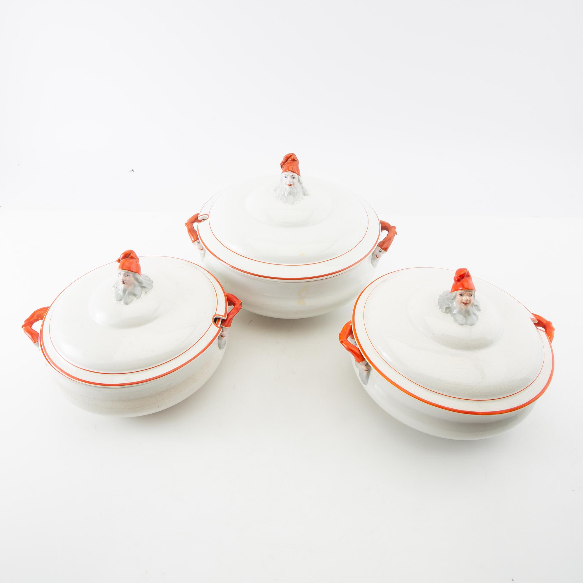 Carafes with and 3 pcs as well as pitchers 2 pcs including Rörstrand, first half of the 20th century.