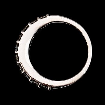 RING, 14 k vitguld, briljantslipade diamanter tot ca 1.00 ct.