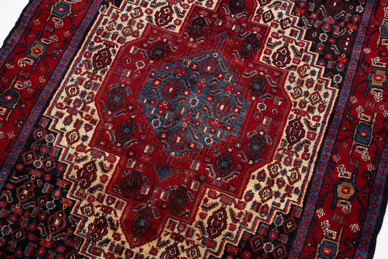 A Senneh rug, a. 159 x 117 cm.