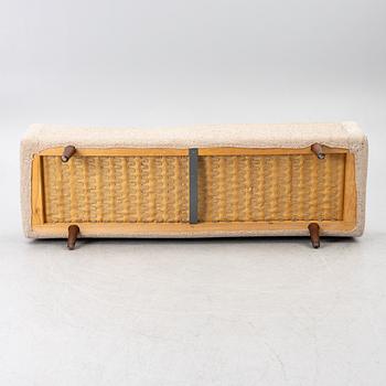 Hans J. Wegner, sofa, "AP-33", mid-20th century.