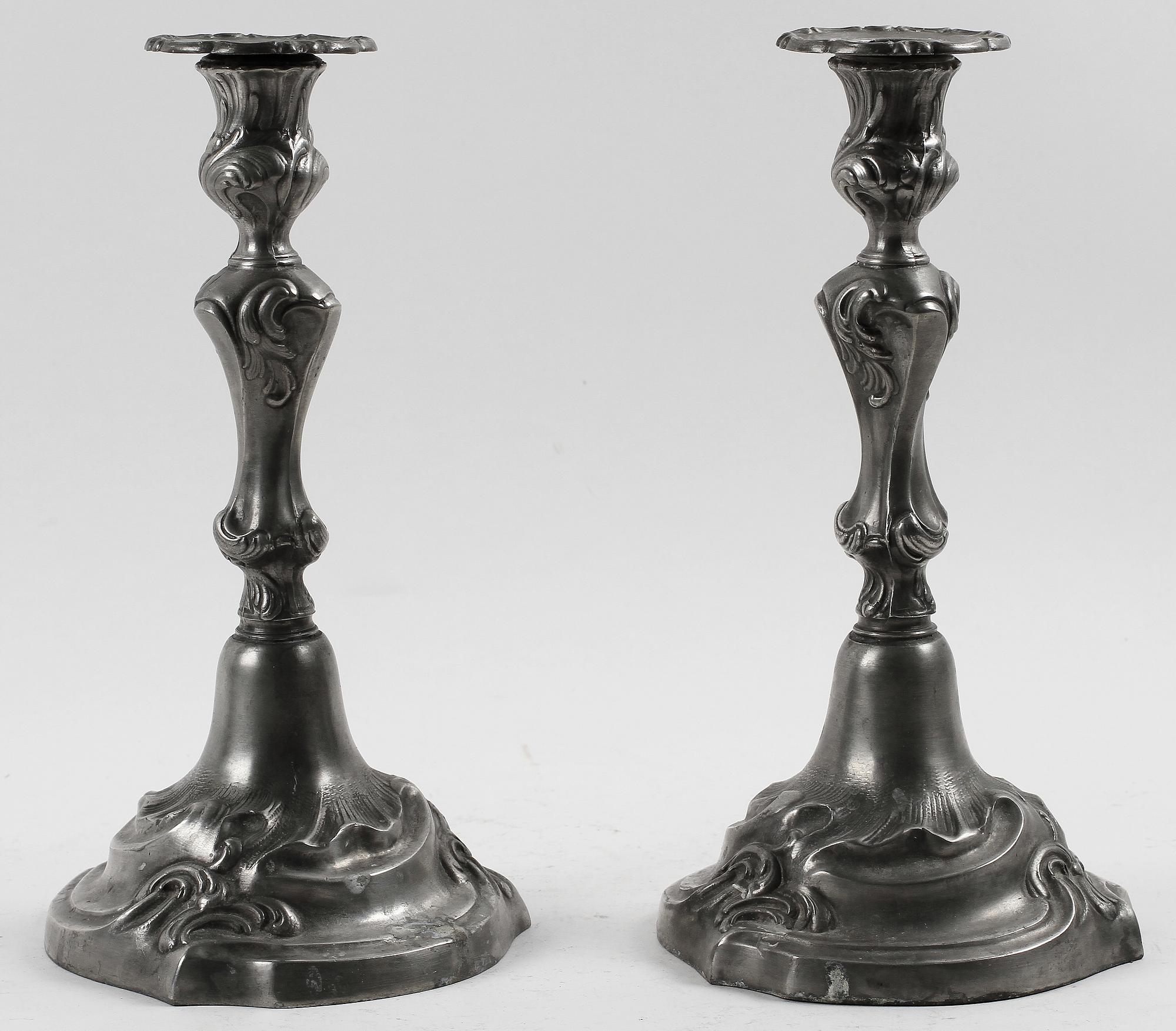 LJUSSTAKAR, ett par, rokokostil, 1900-tal.