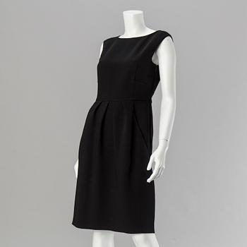 A black dress by Philosophy di Alberta Ferretti.