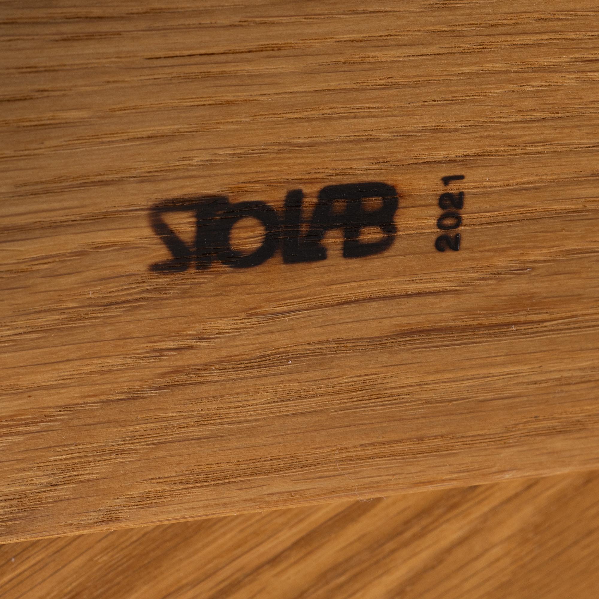 Jonas Lindvall, matbord, "Miss Tailor", Stolab. 2021.