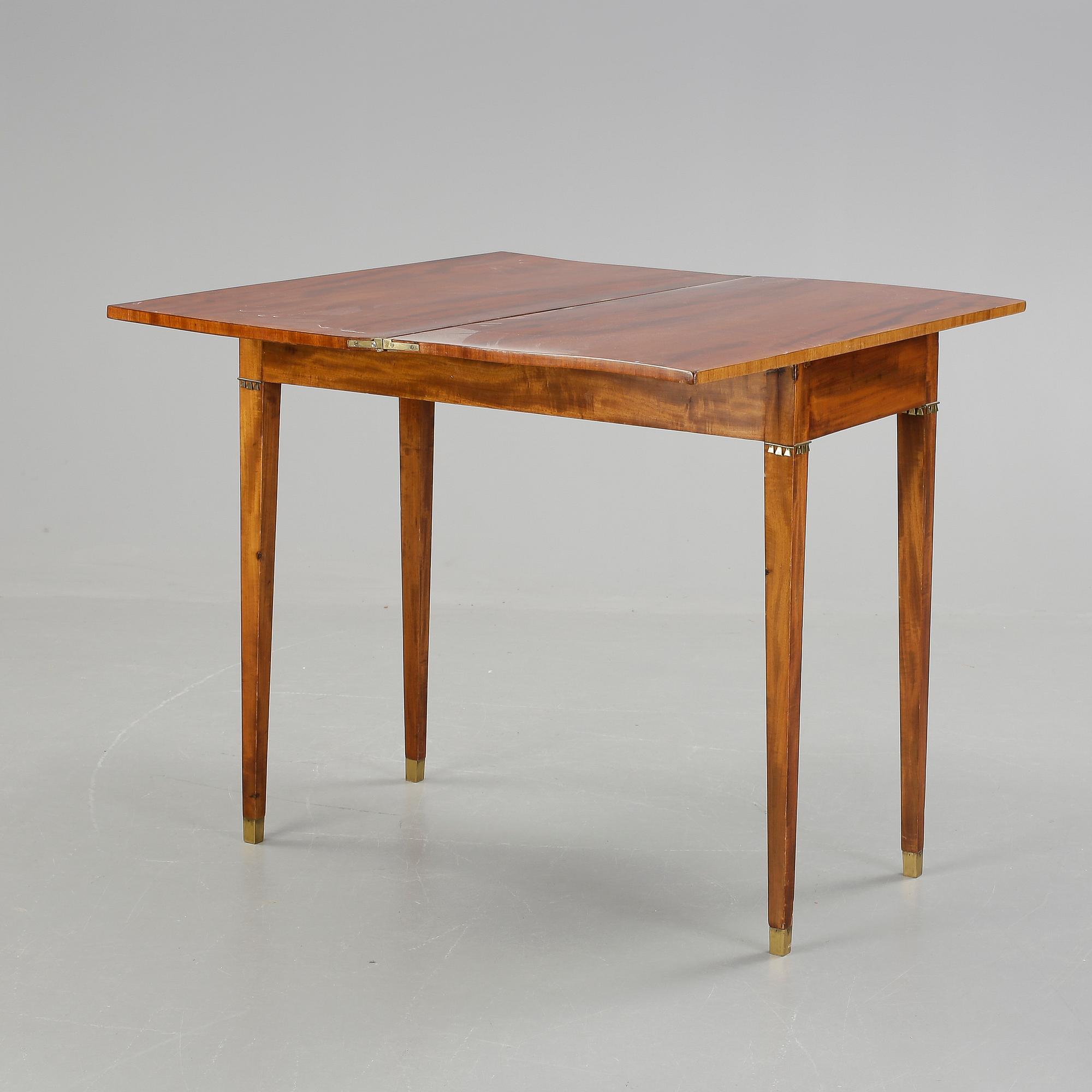 SPELBORD, sengustavianskt, 1800-talets början.
