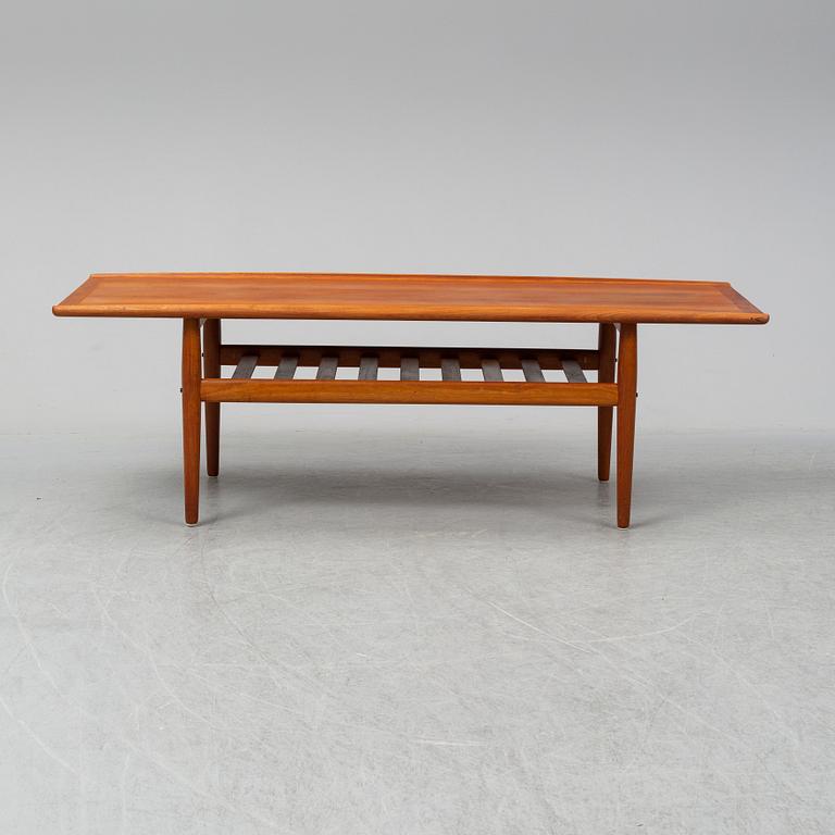 GRETE JALK, a mid 20th century coffee table for Glostrup Möbelfabrik, Denmark.