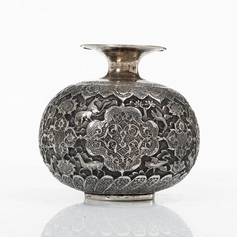 Vas, silver, Persien (Iran), sen Qajardynasti / tidigt 1900-tal.