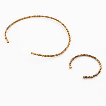 Halscollier och armring, brons, kopia efter vikingasmycke.