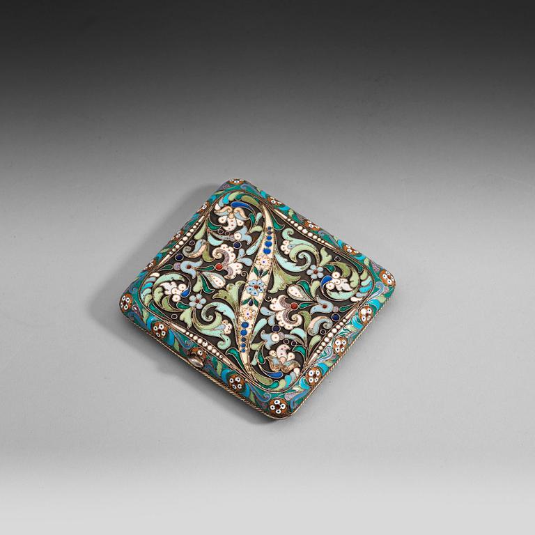 CIGARETTETUI, av Ovchivnnikov, Moskva 1899-1908. Hovleverantörsmärke.