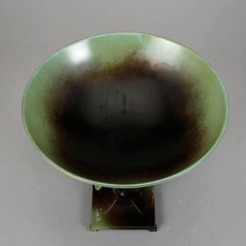 SKÅL PÅ FOT, patinerat brons, Ystad Brons, 1900-tal.