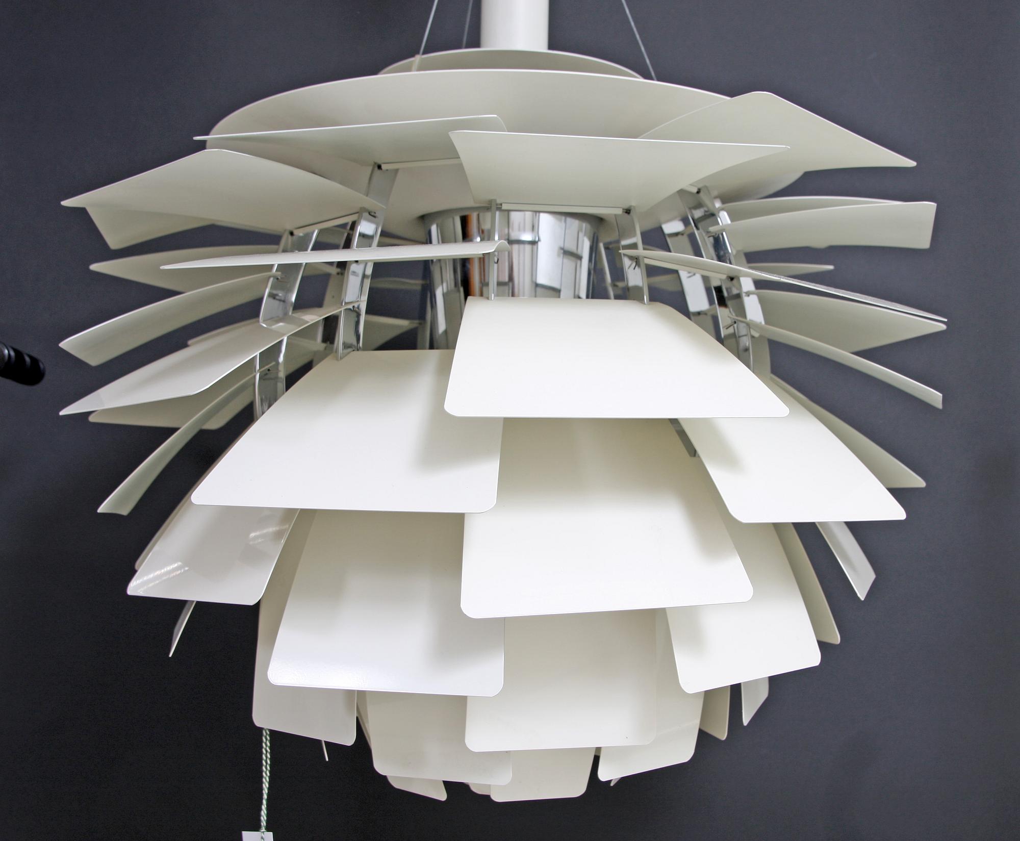 TAKLAMPA,, "PH-kotte", Poul Henningsen för Louis Poulsen, Danmark. Formgiven år 1957.