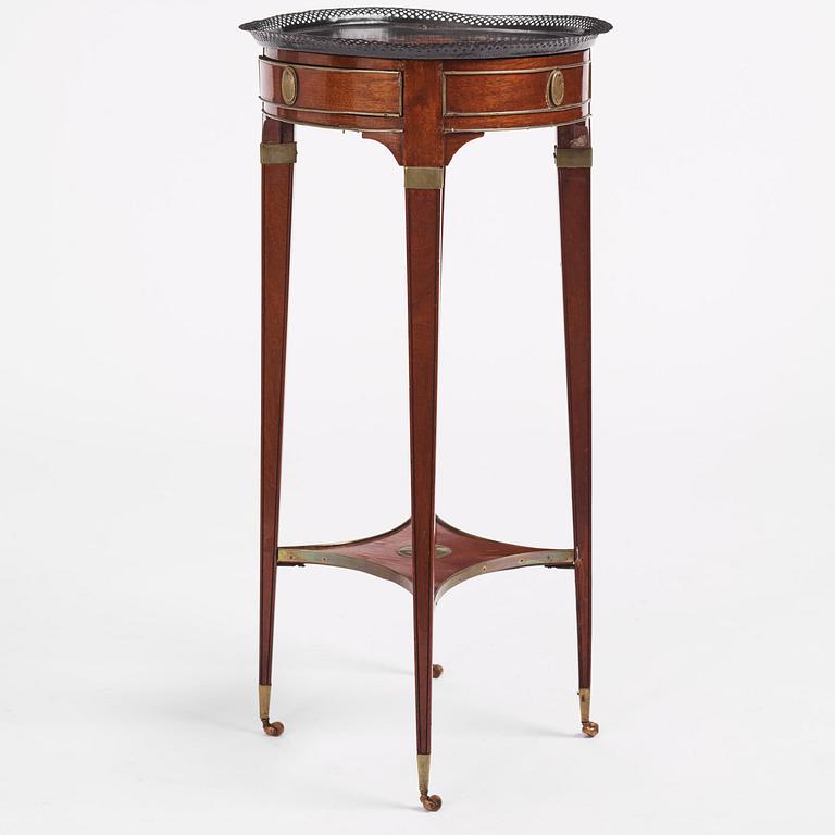 A late Gustavian mahogany, brass-mounted and tôle-peinte tray table by A. Lundelius (master in Stockholm 1778-1823).