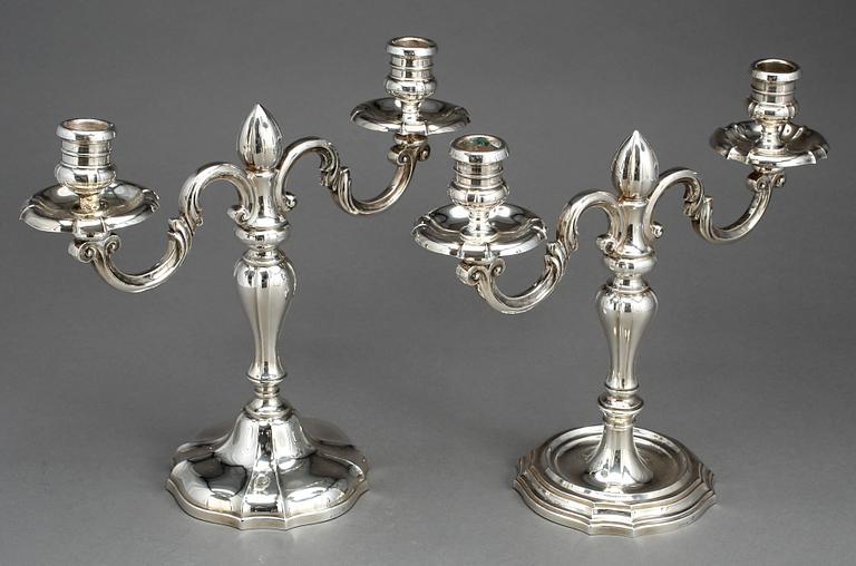 KANDELABRAR, 2 st, nysilver, märkta GD, omkring 1900-talets mitt.