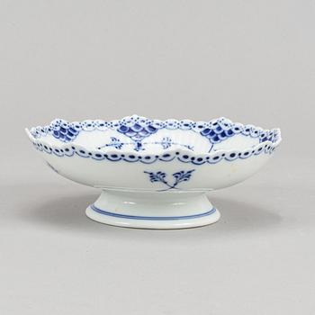 Royal Copenhagen, eight 'Musselmalet' footed dishes, Denmark.