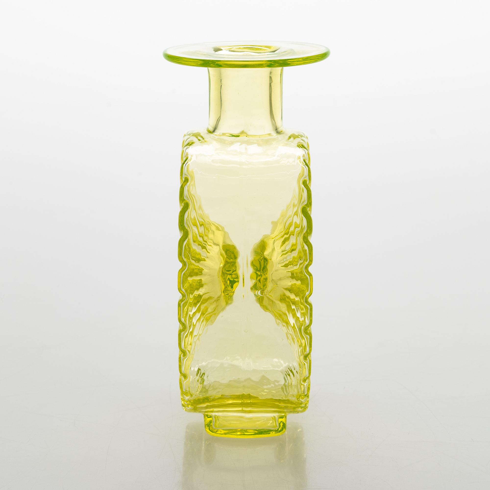 Helena Tynell, 'Sun bottle' for Riihimäen Lasi Oy. In production 1964-1974.