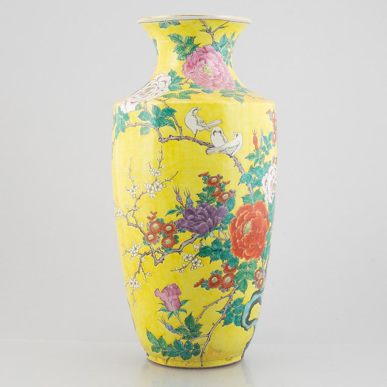 A Famille Jaune porcelain floor vase, China, 20th century.