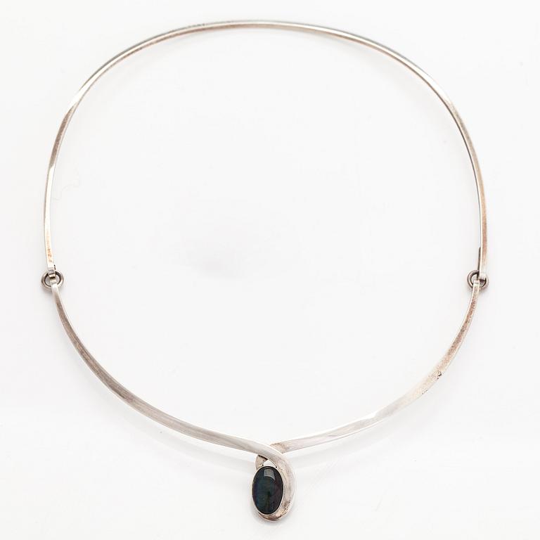 Kaunis Koru, necklace and earrings, spectrolite, silver, 1992.