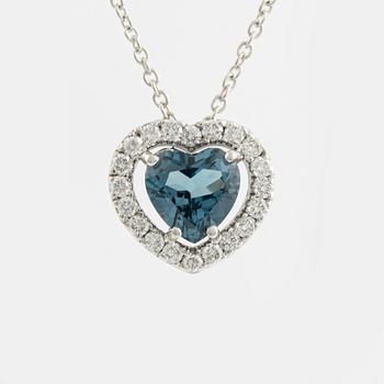 Collier med hjärtformad blå topas och briljantslipade diamanter.