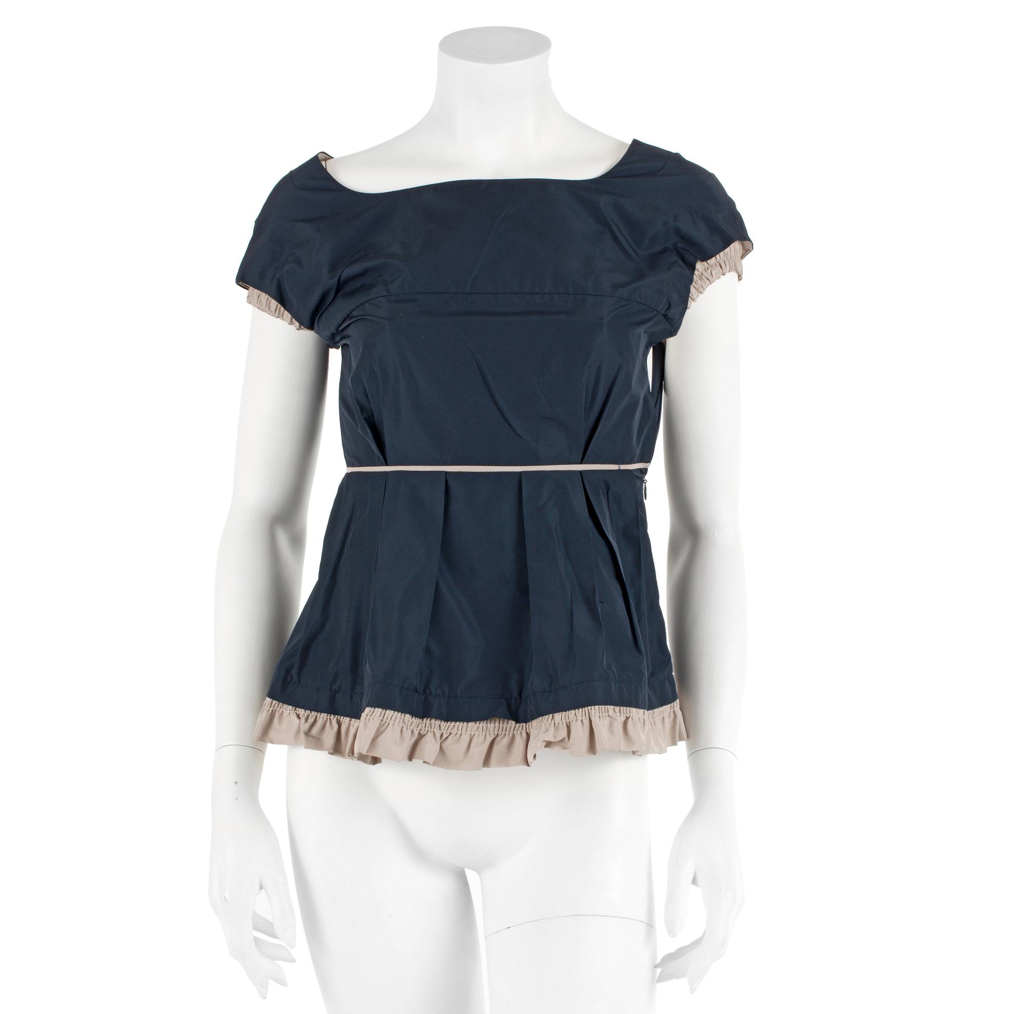 TOP, MIU MIU. Italiensk storlek 38.