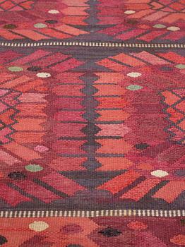 Barbro Nilsson, Matto, "Nejlikan röd", flat weave, ca 320-323 x 251 cm, signed AB MMF BN.